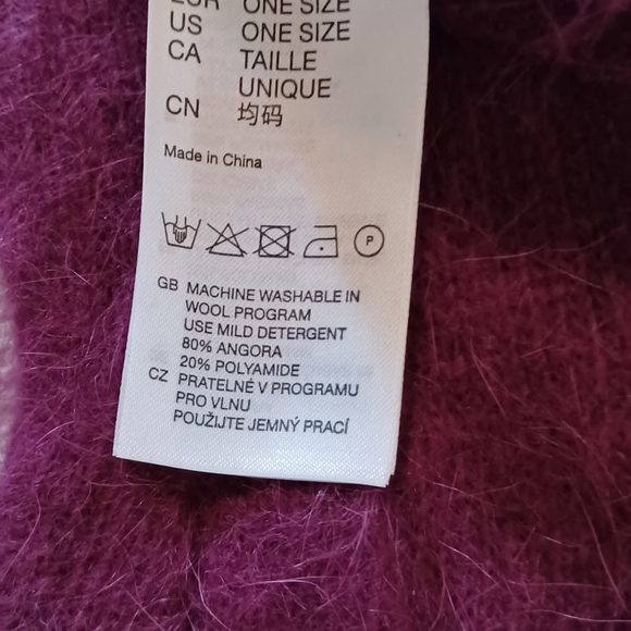 Wool wine coloured gloves (NEW) - Picture 3 of 3